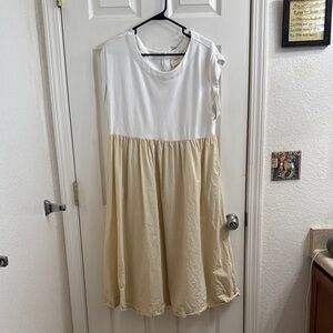 White and Tan Sleeveless Dress w/Pockets!